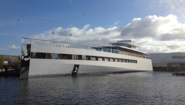 YACHT REPOSSESSION. PHILIPPE STARCK STEVE JOBS APPLE YACHT